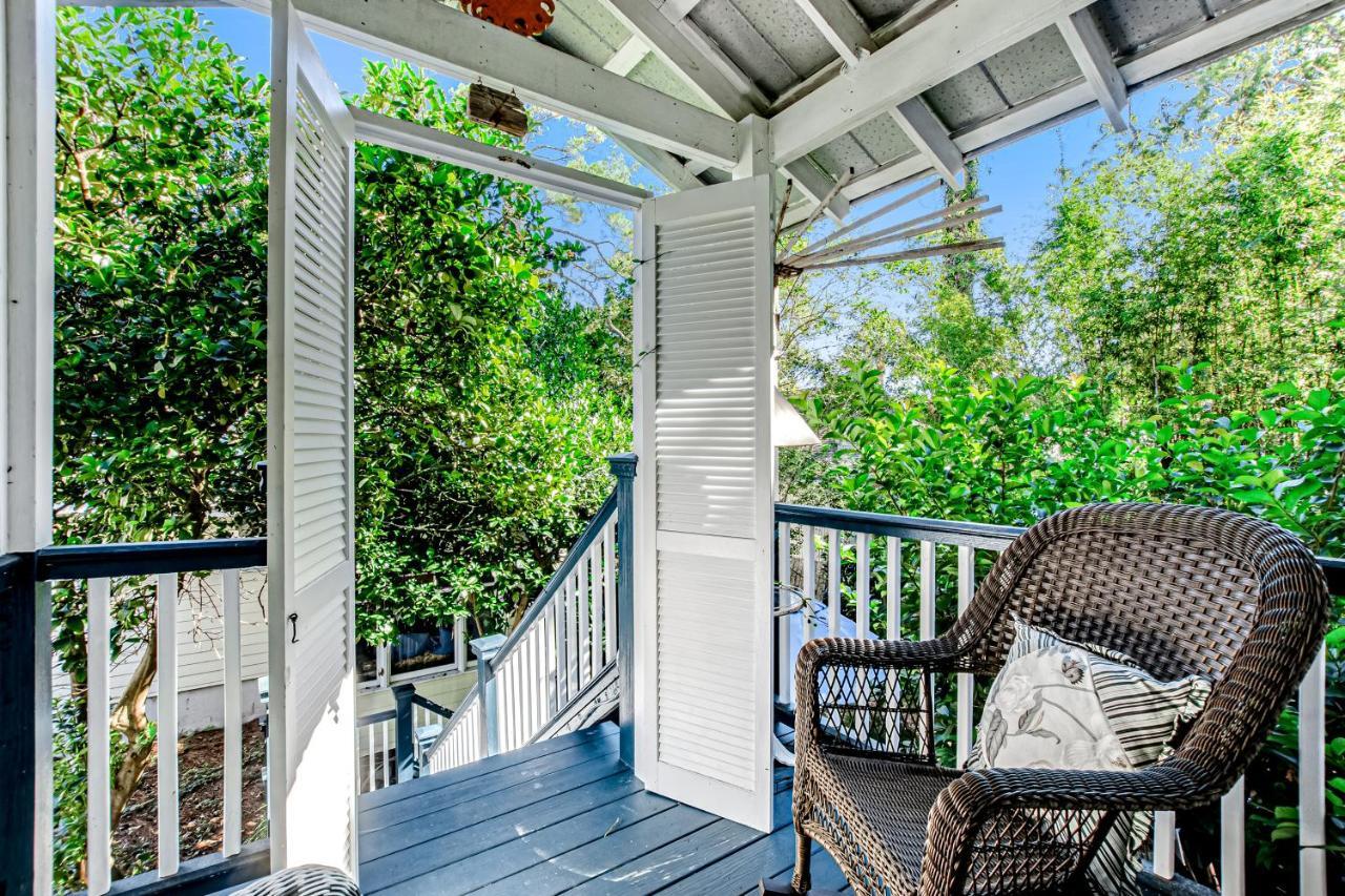 Baby Breezy Tree House Hotel Demere Park Exterior photo
