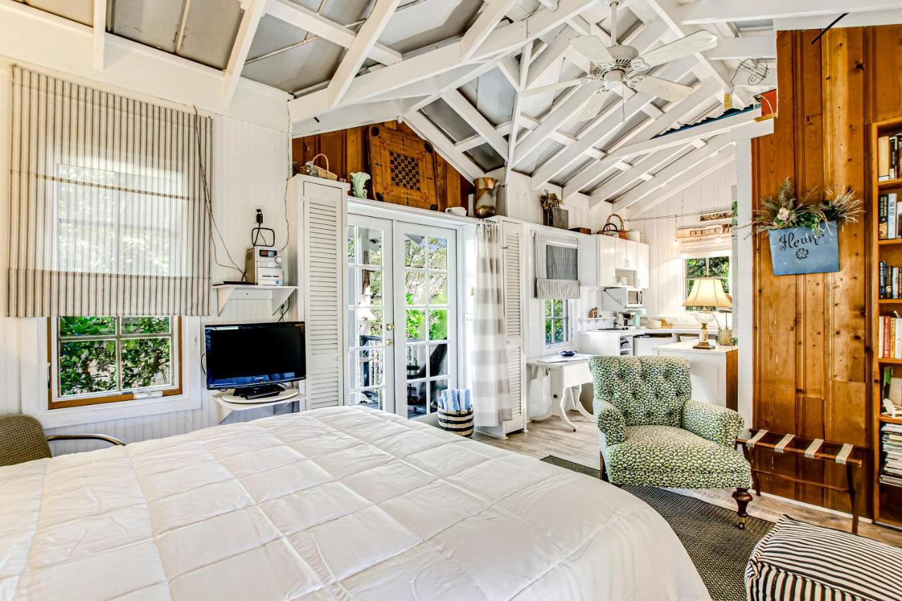 Baby Breezy Tree House Hotel Demere Park Exterior photo